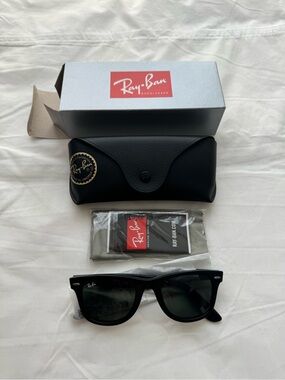 Ray-Ban Black Sunglasses with Dark Green Lenses